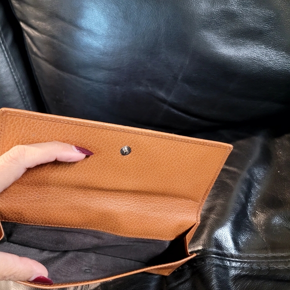 GUCCI LONG WALLET EUC. - Picture 6 of 9